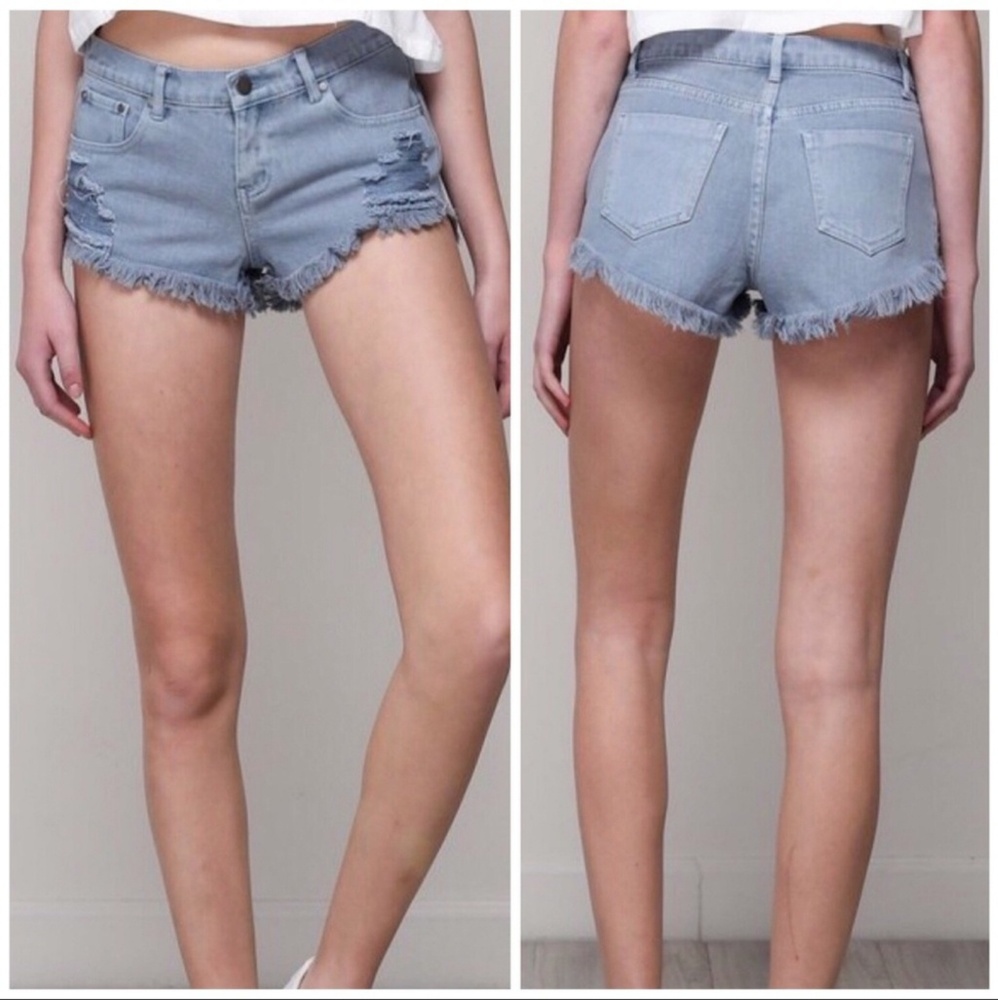 Destructed denim short